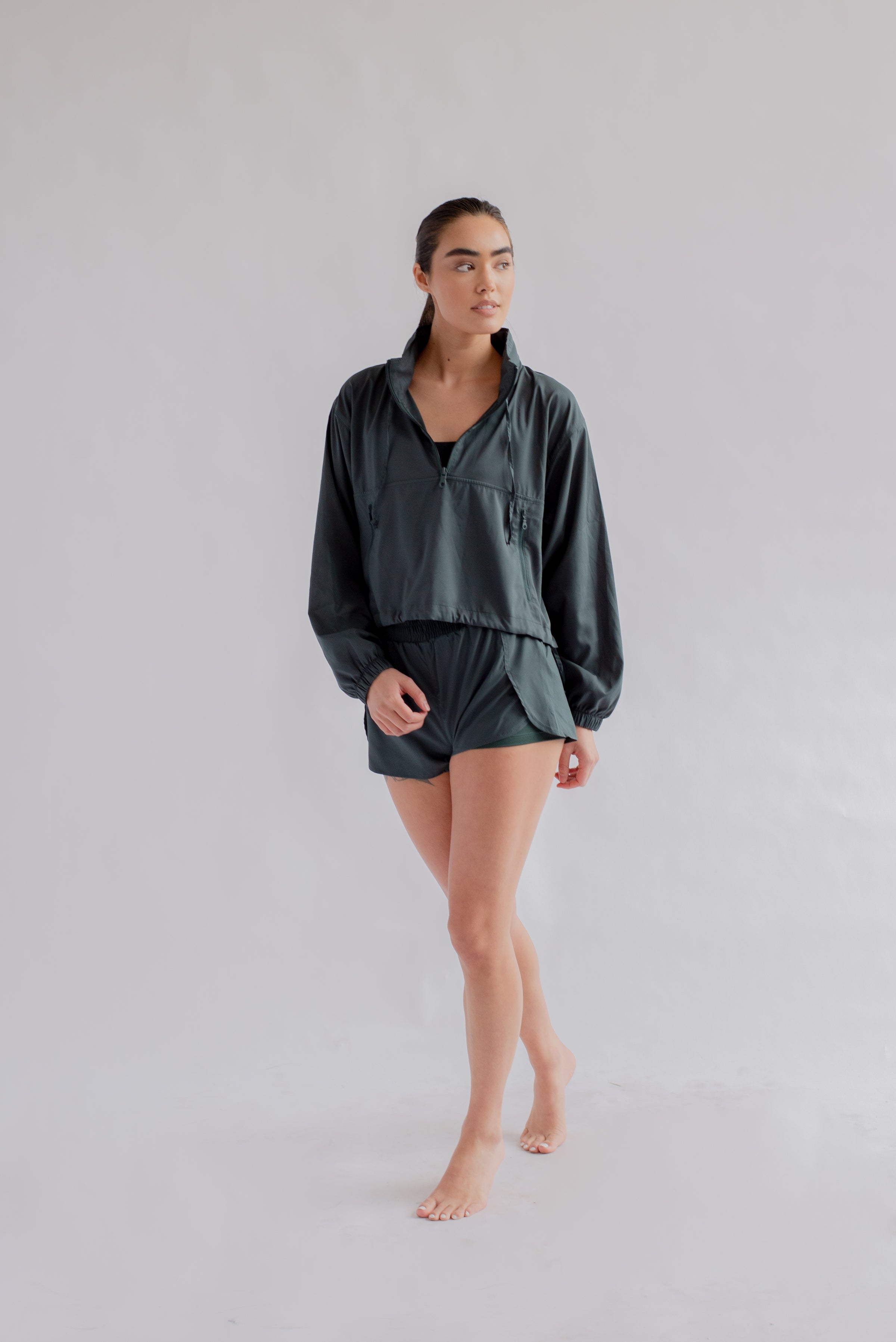 極美品■BRIEFING MS WIND JACKET /M/チャコール GirlfriendCollective-